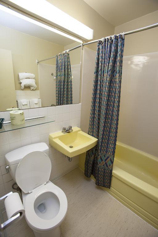 Lake-Vu Motel Kenora Szoba fotó